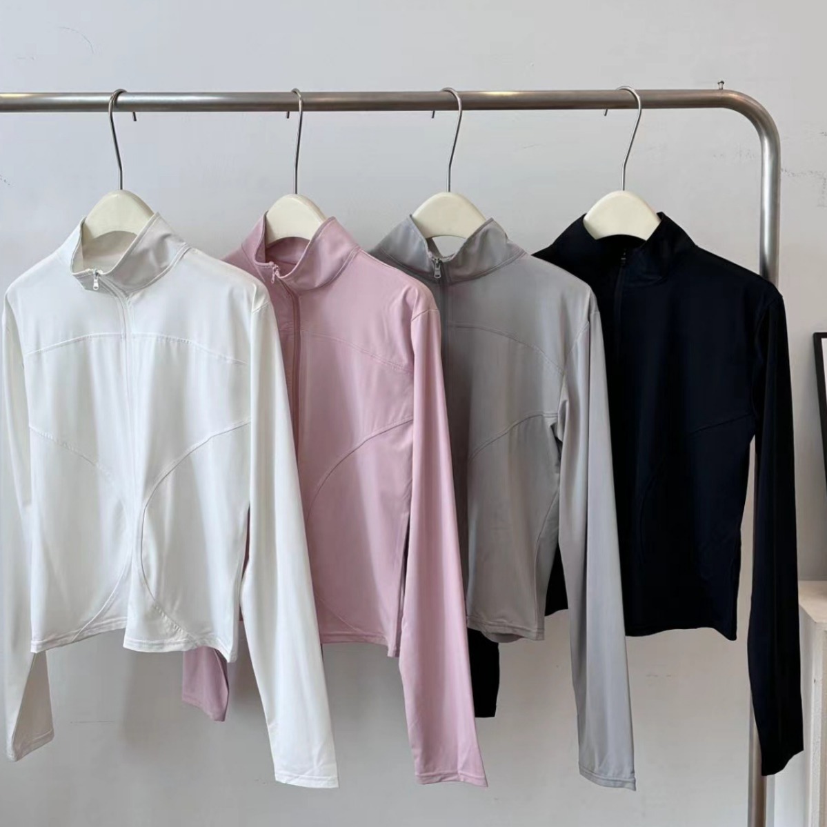 Одежда для защиты от солнца с вертикальным воротником для йоги Летняя одежда большого размера для женщин Антиультрафиолетовая белая куртка Повседневная дышащая облегающая версия