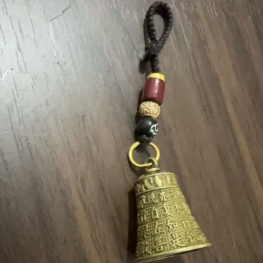 Bell Keychain Retro Six-Character Mantra Personalized Creative Key Chain Heart Sutra Pendant Jewelry Car Key Pendant