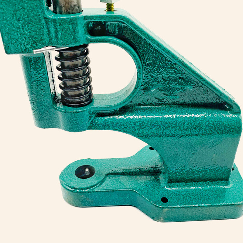 Factory hand pressure chicken eye machine four-in-one buckle buckle machine manual air eye shoe eye machine hole drilling rivet machine