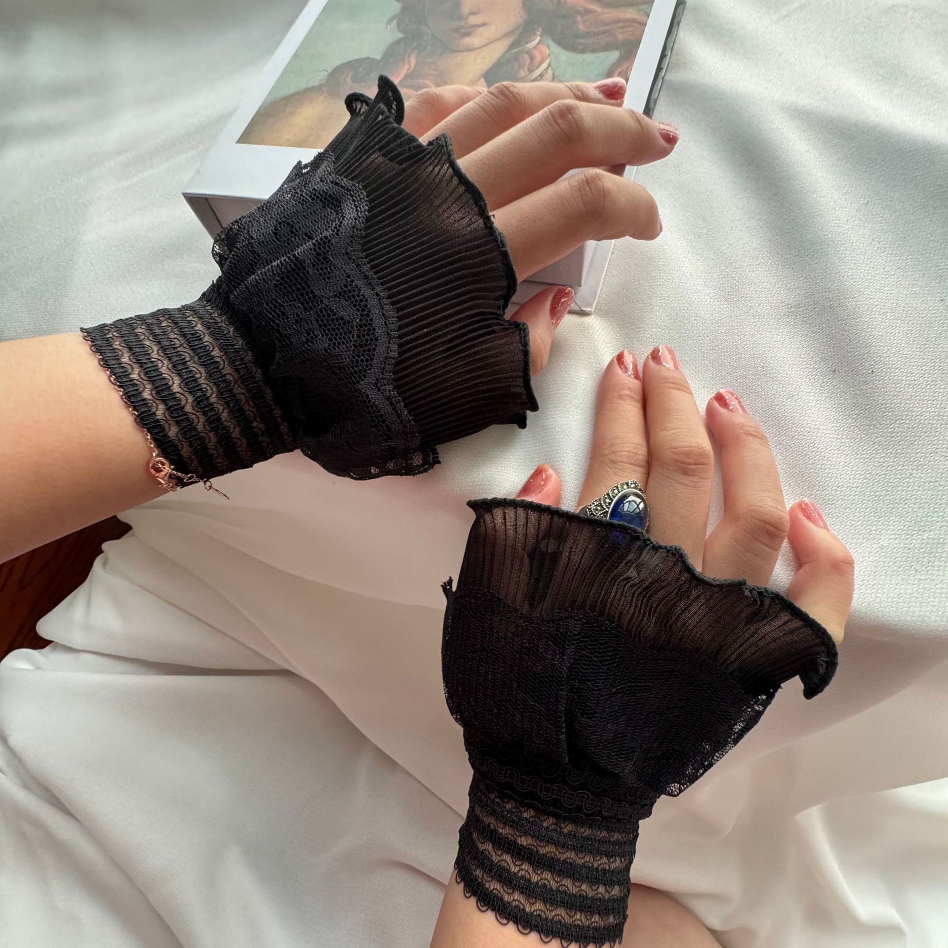 high quality Lace Fake Sleeves Women's Spring and Autumn Thin Sweater Sweater Cuff Ladded Accessories Wrist Wrist Fake Cuff