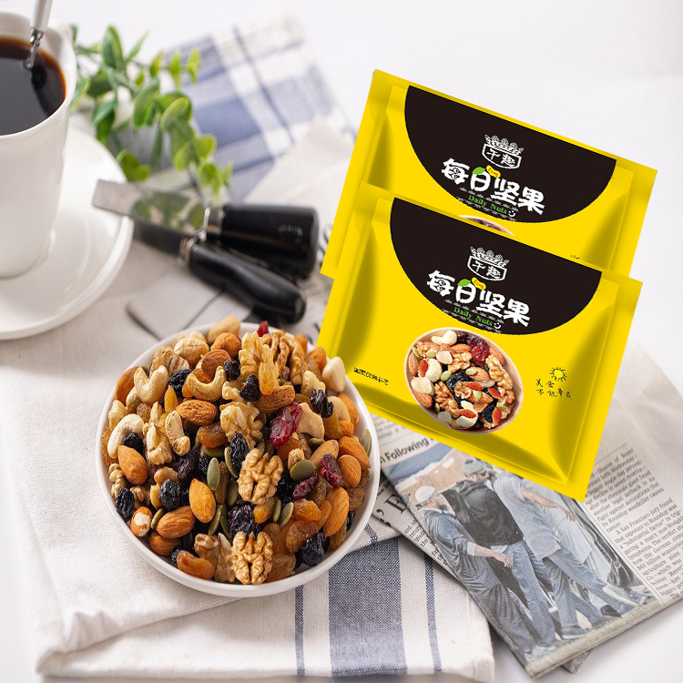 Смешанные орехи в упаковке, сбалансированные закуски, кешью, клюква, повседневные орехи и жареные семена в пакетах