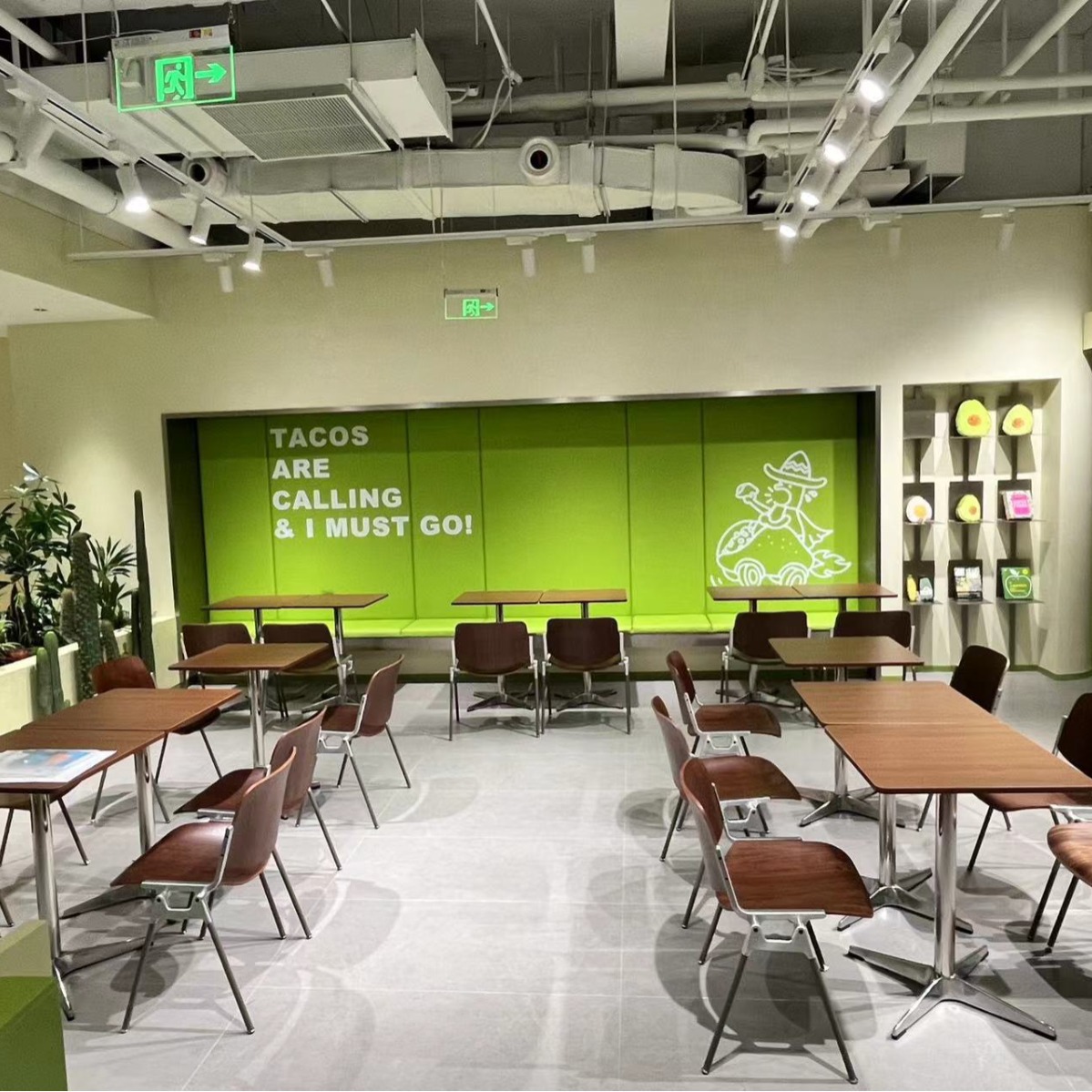 Walnut-Colored Dining Table, Cafe, Bakery, Dessert Shop, Solid Wood Commercial Round Table, Modern American Retro Light Luxury Table, Milk Tea Table