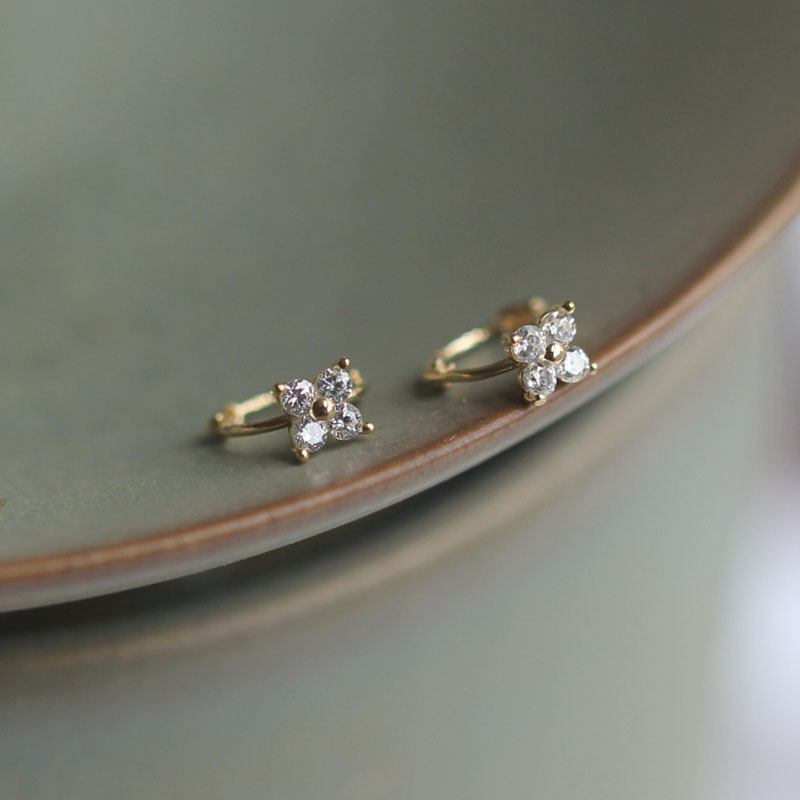 Mini Four-Leaf Flower Earrings Pure 9K Gold Zircon Elegant Simple Small Earrings Ear Cuff 621Ok