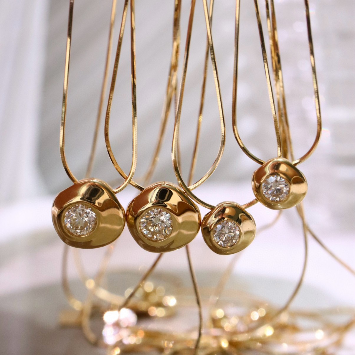 Single Diamond King Ins Style Simple Super Flash 18K Gold Diamond Snake Bone Small and Exquisite Necklace Women's Clavicle Chain Necklace