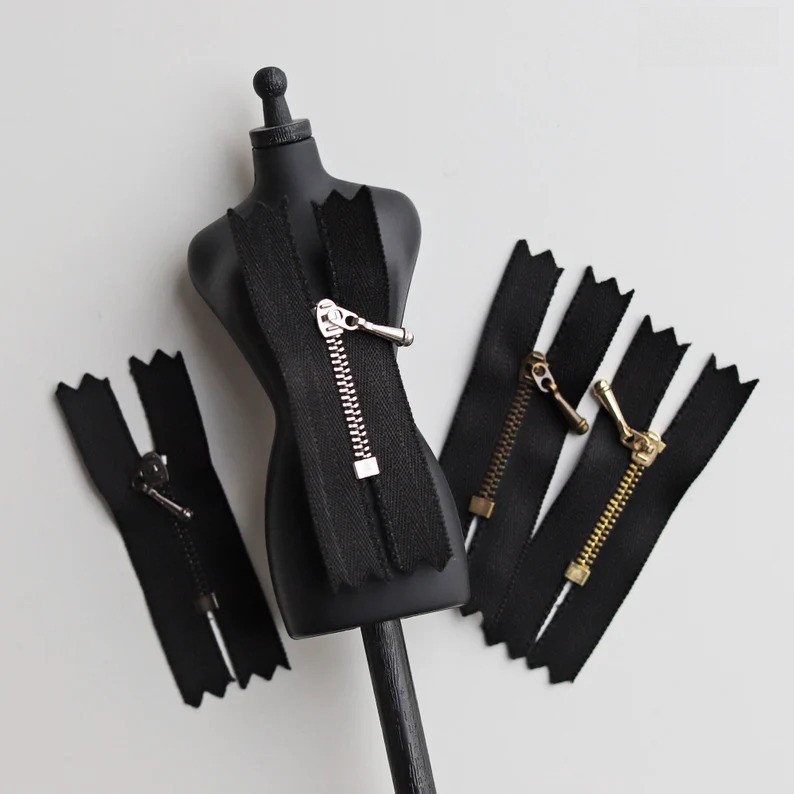 Wholesale in Stock No. 0 Metal Closed-End Zipper for Toys, Dolls, and Doll Clothes, Small Size Baby Clothes Zipper