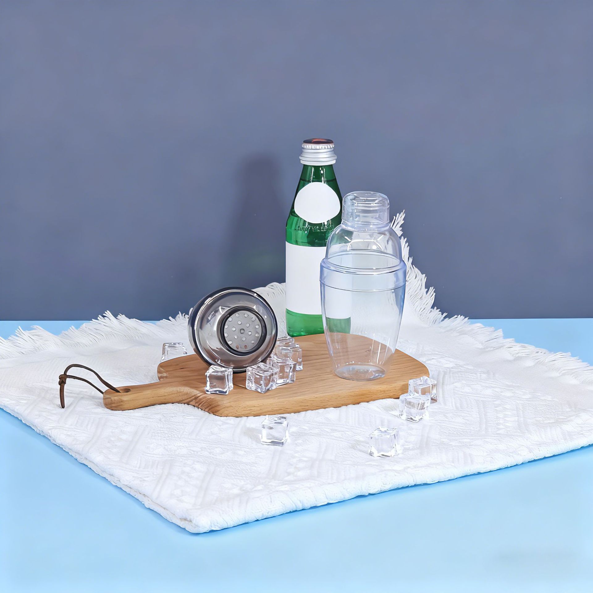 Customized New Cocktail Glass Whiskey Cocktail Shaker Milk Tea Shaker Plastic Transparent Ps Shaker Cup