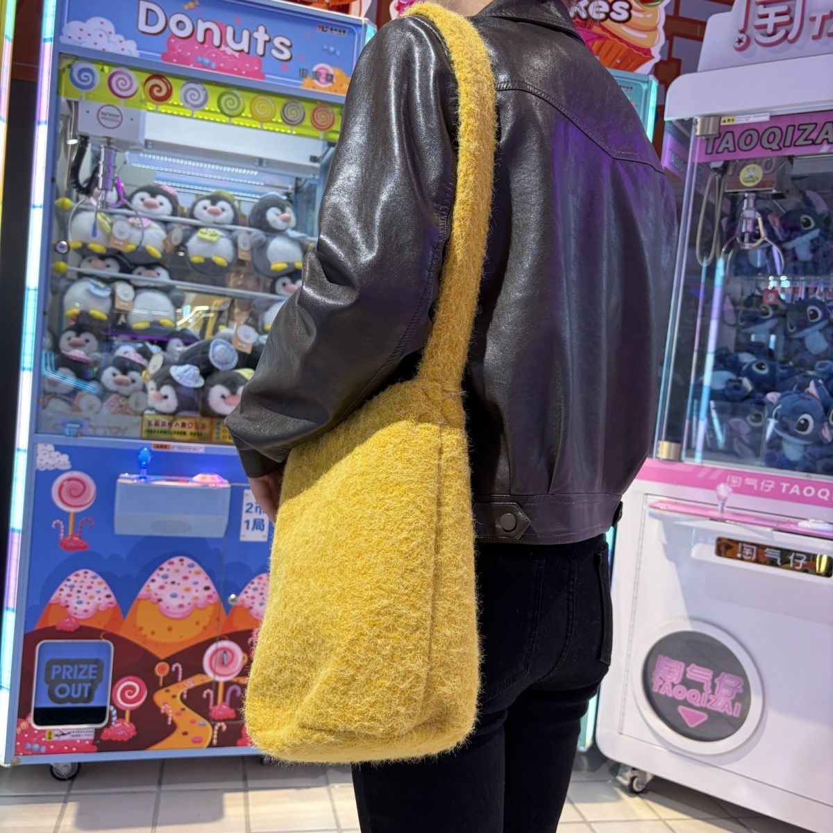 2025 Autumn and Winter Felt Fashion Cotton Wool Single Shoulder Commuter Bucket Korean Style Large Capacity Japanese Style Bag D8