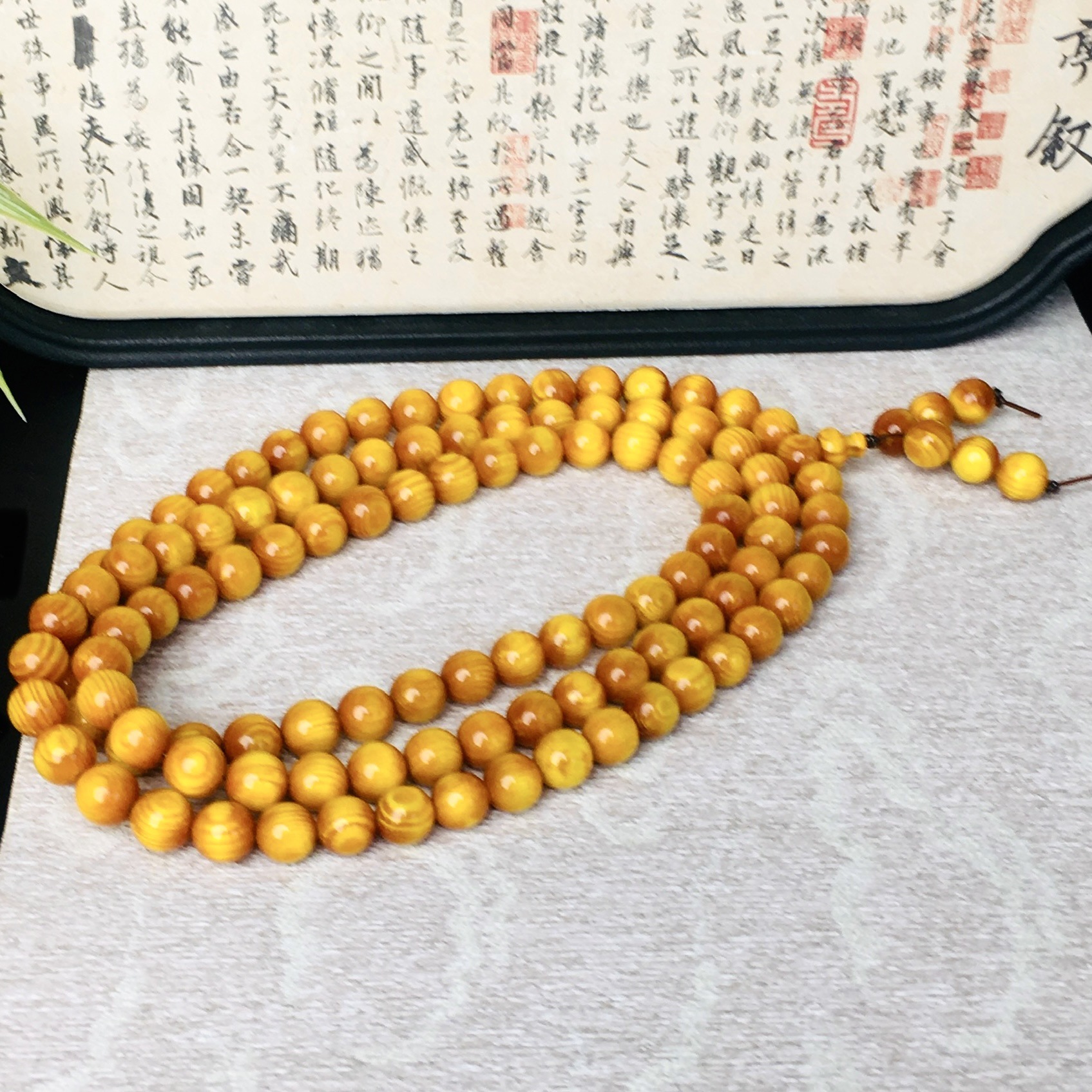 108 бусин янтарного дерева 0.8