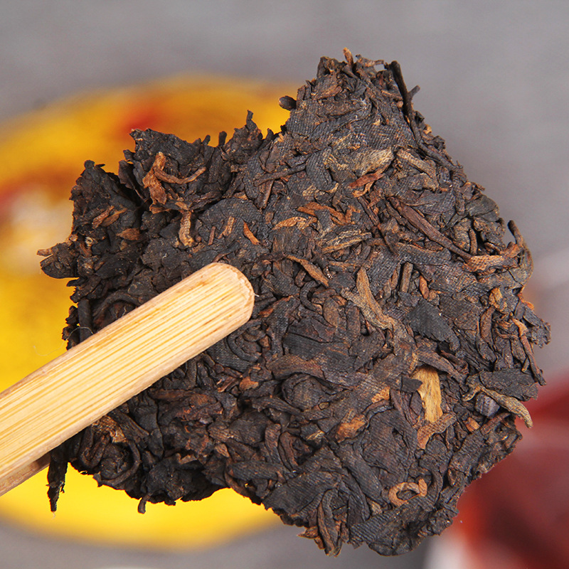 Pu'er tea cooked tea new packaging Menghai Chenxiang 357g Yunnan seven-seed cake tea aged Pu'er golden Bud Tea Cake