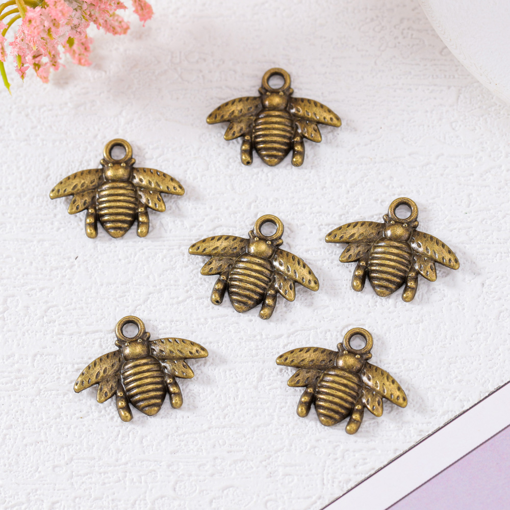 DIY jewelry accessories vintage alloy 4 colors available 21 * 16MM Little Bee pendant pendant necklace accessories 9434