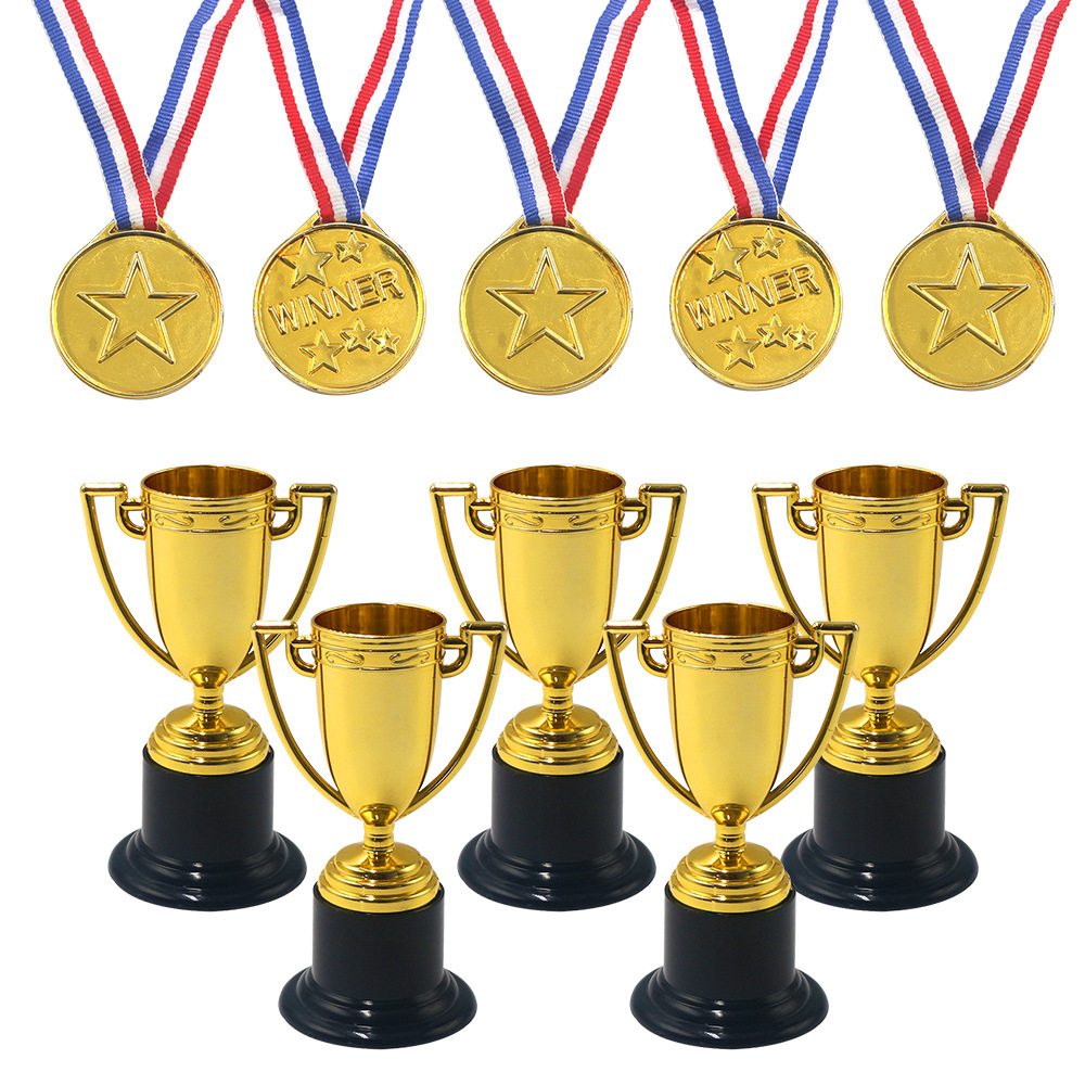 Набор мини-трофеев с медалями для детей Amazon из пластика, электропокрытие золота, маленький подарок для вечеринки