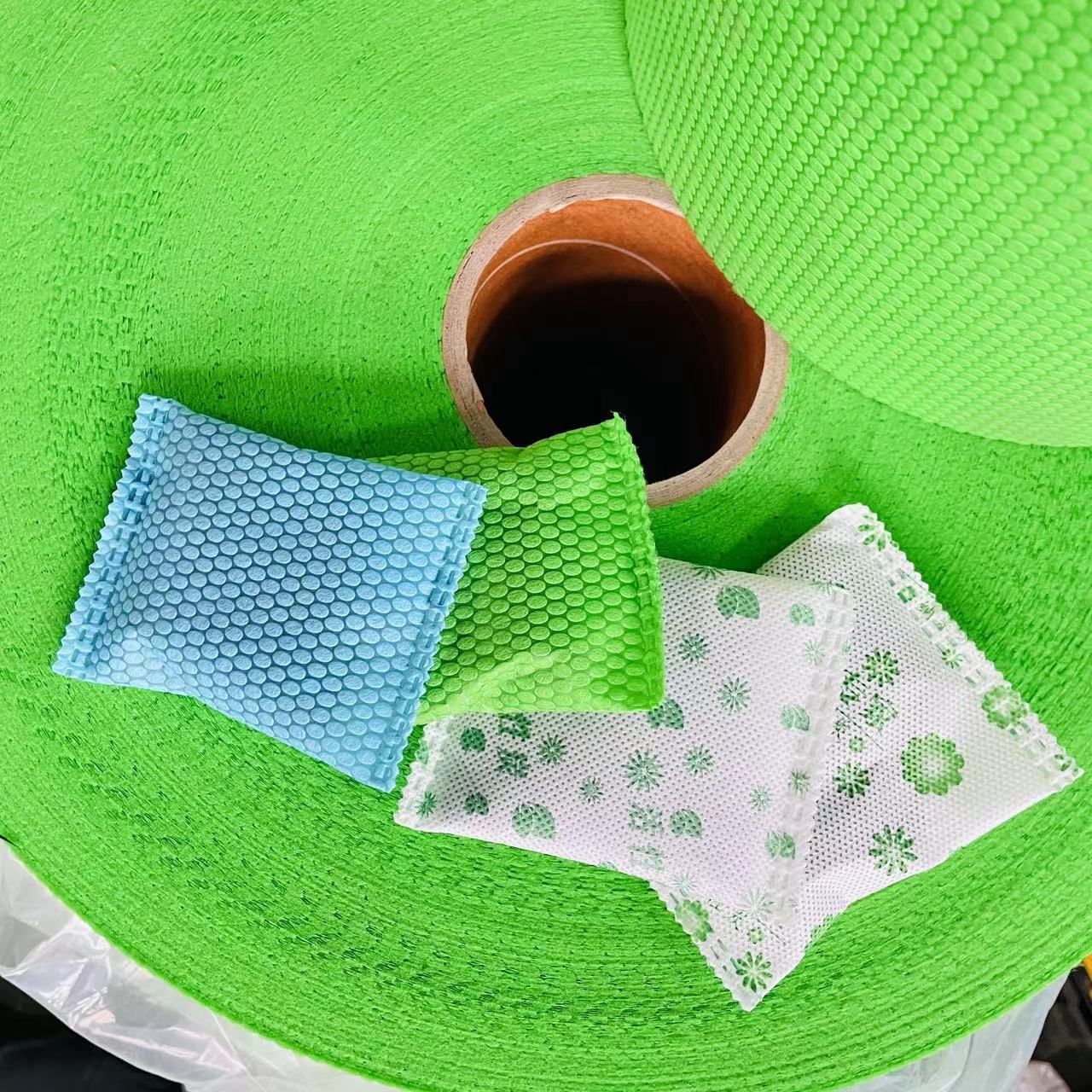 Factory direct supply nano mineral crystal activated carbon household in addition to formaldehyde carbon bag deodorizing wardrobe home car dual-use deodorizing carbon bag