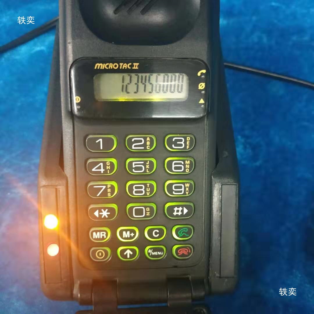 Motorcye Mc-9900L Old-Fashioned Mobile Phone Big Brother Antique Collection Props and Decorations