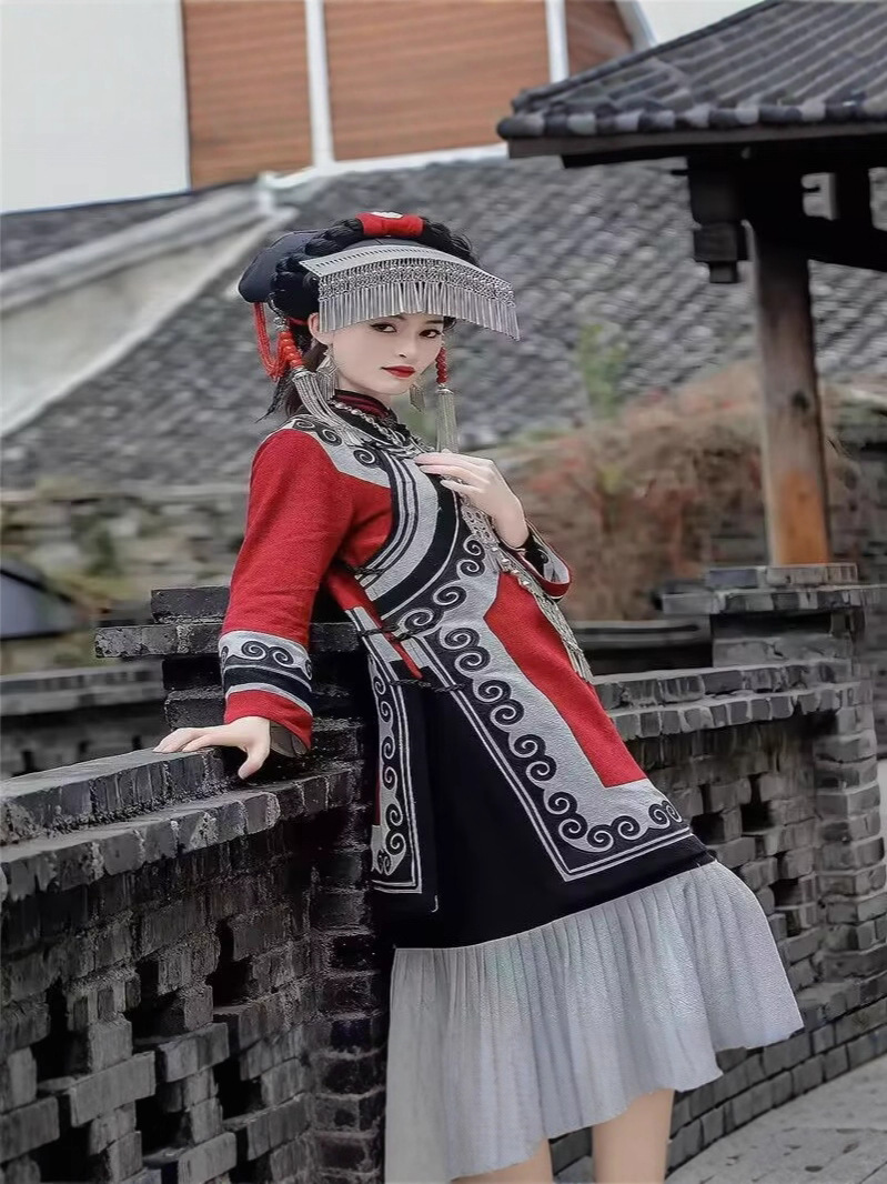 Photo Studio New Girl Yi Ethnic Style Stage Performance Clothing Yunnan Torch Festival Ethnic Minority Performance Clothing