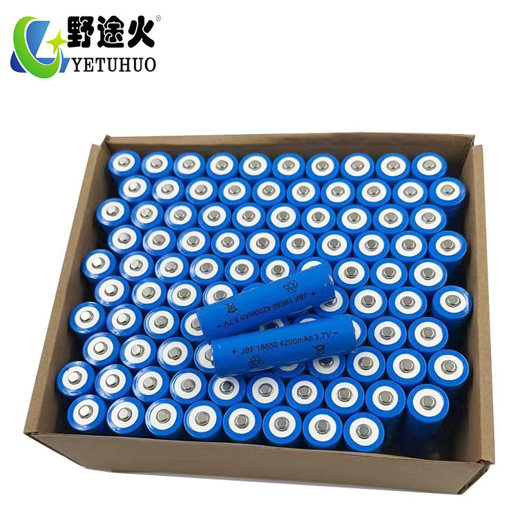 Strong light flashlight Lithium Battery Capacity 18650 parallel rechargeable battery 3.7 v1200-2200 mA charging tip