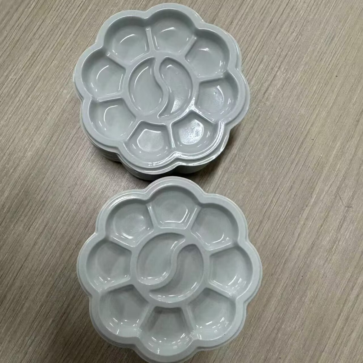 Disposable palette wash-free watercolor pigments children's painting art palette plum-shaped small feet paint tray