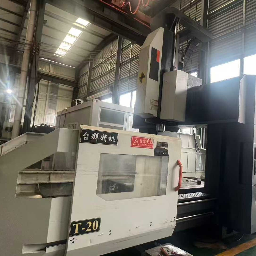 Передача б/у обрабатывающего центра Taikung T-2015, скорость шпинделя 5300 в наличии