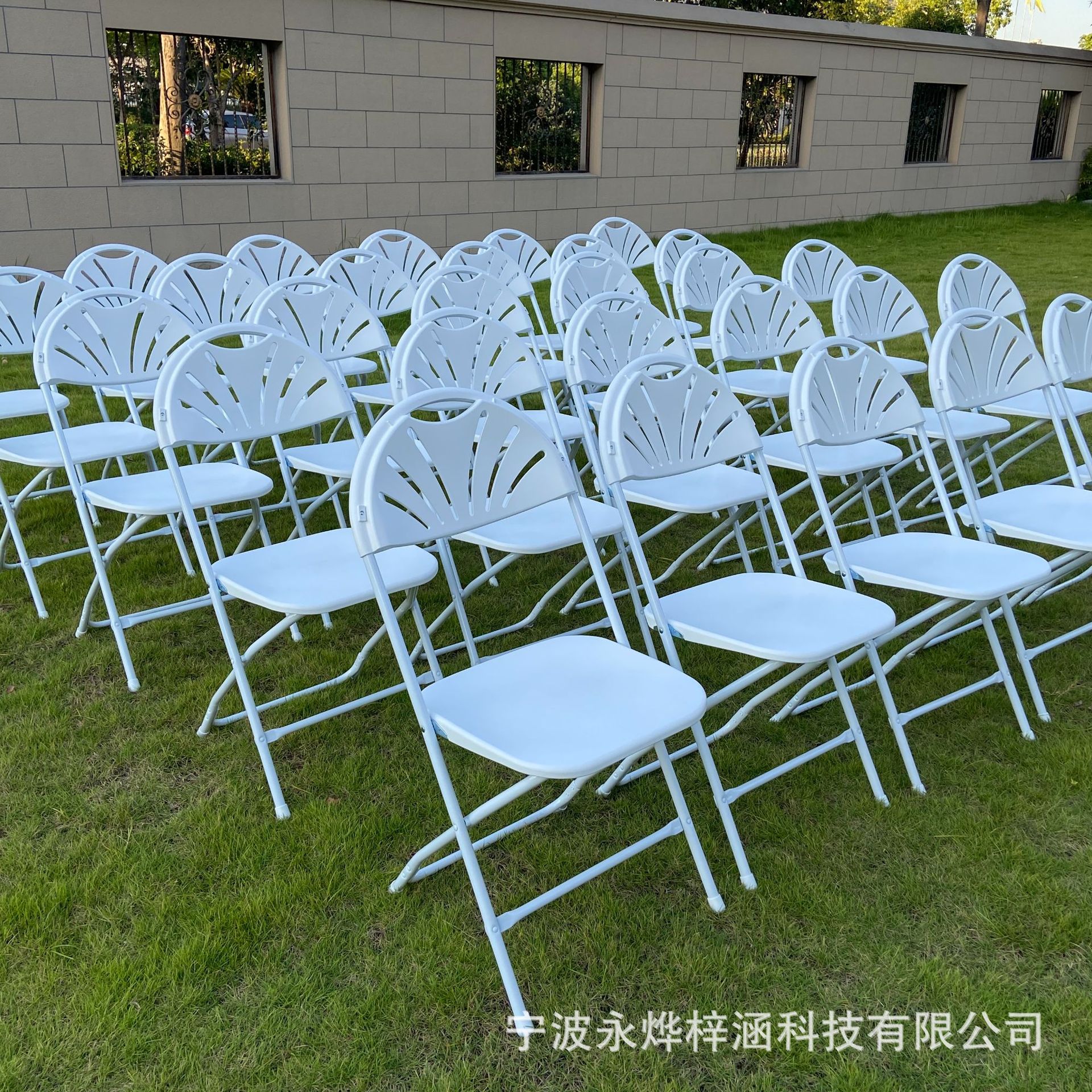 Factory Wholesale Outdoor and Indoor Conference, Office, Garden, Wedding Fan-Shaped High-Quality Heavy-Duty Plastic Folding Chairs