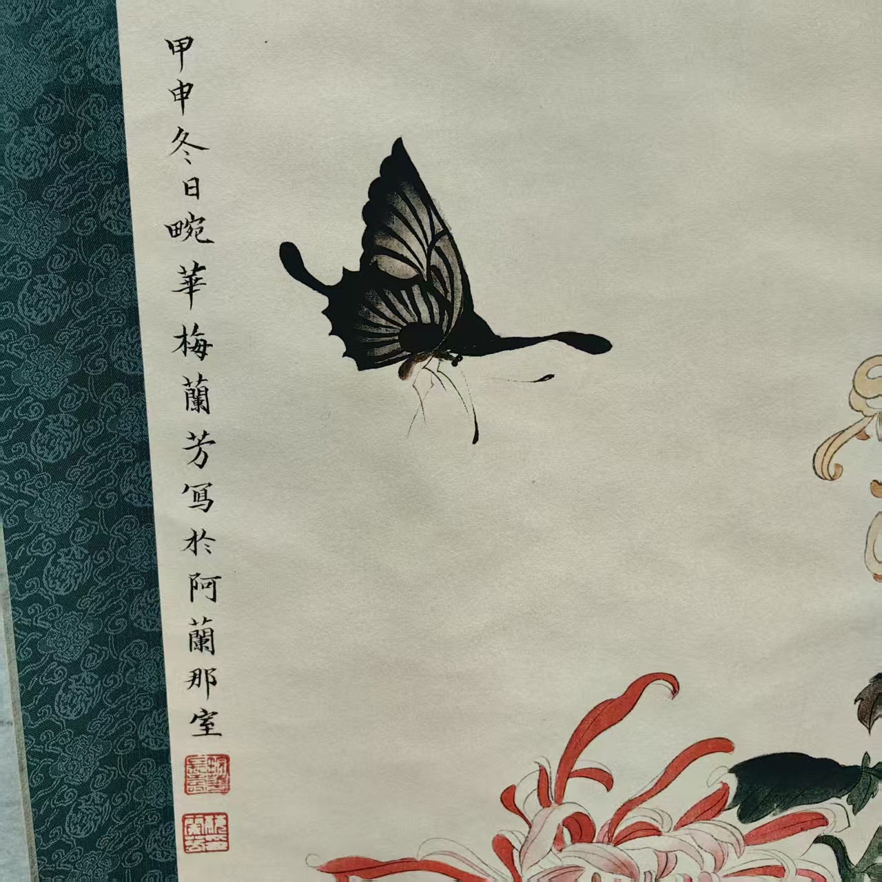 Antique-Style 133.2cm Middle Hall Painting of Famous Figures, Featuring Mei Lanfang, Chrysanthemum, and Pink Butterfly Scroll Painting, Hanging Painting, Framed Painting, Living Room Decorative Painting