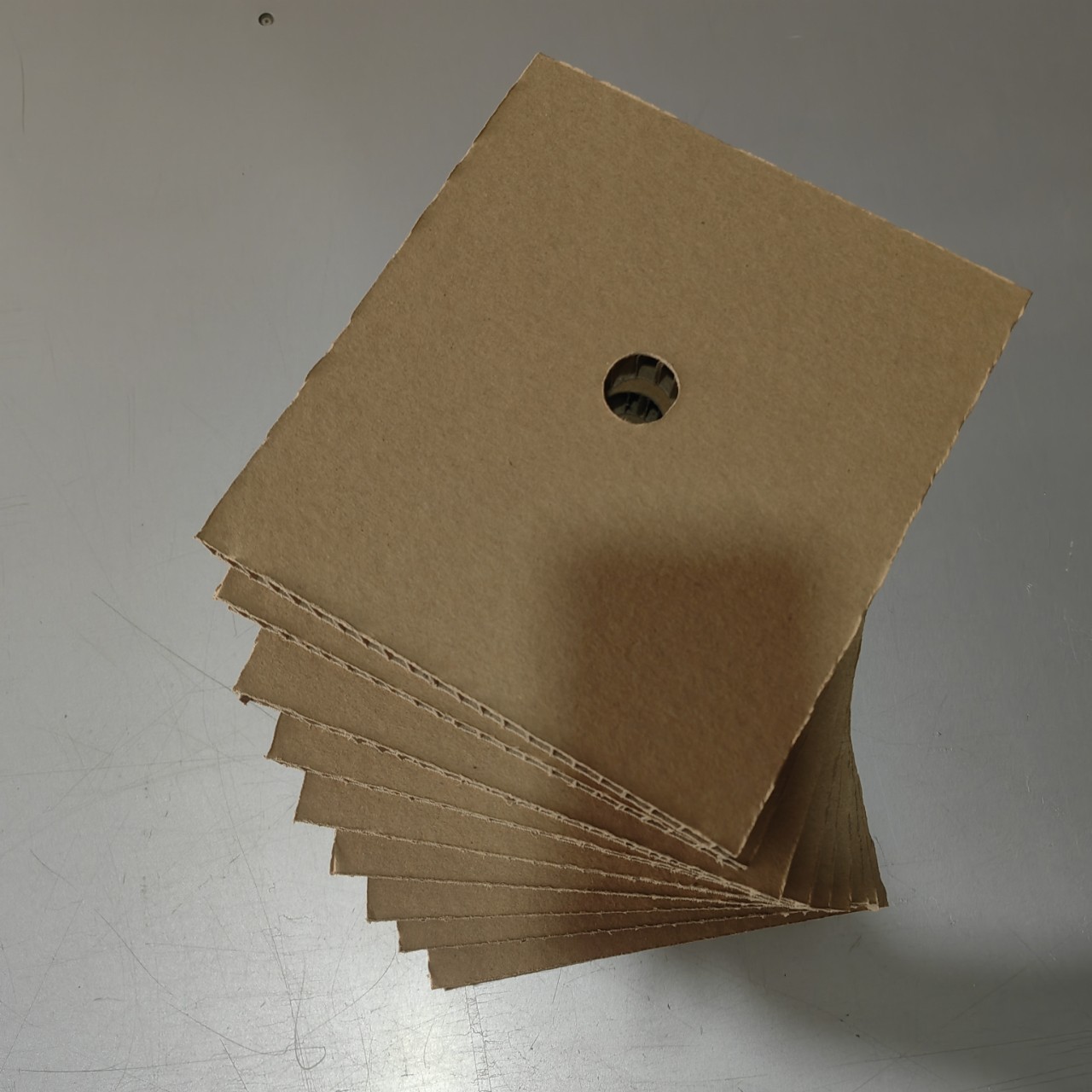Dongguan Changping High-Strength Honeycomb Cardboard Honeycomb Paper Core Board Paper Packaging Transportation Reinforced Kraft Paperboard for Environmental Protection