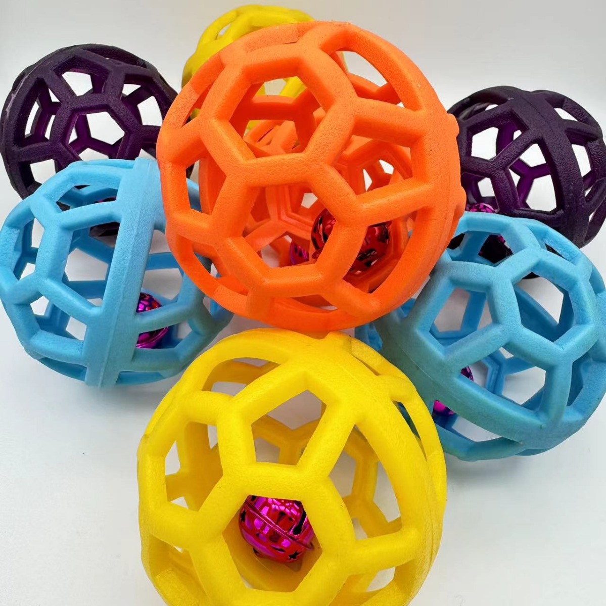 Мяч для собак игрушка щенка жевательная звукозащитная игрушка для домашних животных кота само-играющая для снятия стресса жевательная чистка зубов щенка