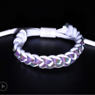 With a single gift battery stationery bracelet small lion bracelet key chain neutral pen, etc.