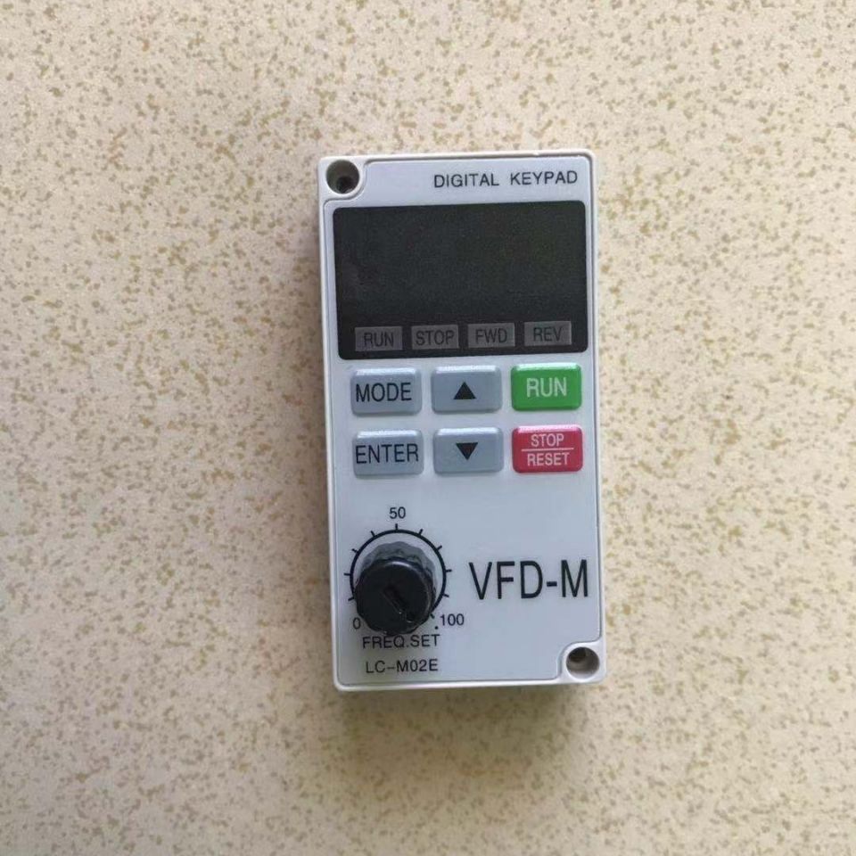 Frequency Converter Vfd-M Series Control Panel Lcm02Elcm2E Panel Controller 0.5m - 1m Manufacturers