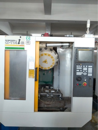 Маленькая желтая машина Fanuc центр сверления и нарезки резьбы Fanuc T14 станок с ЧПУ в хорошем состоянии б/у оборудование