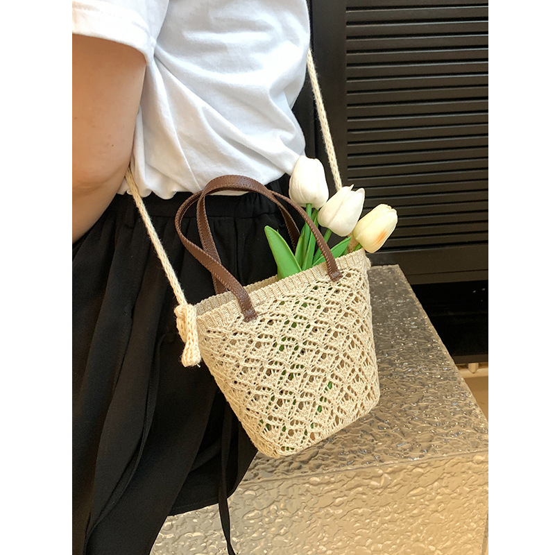 Portable Straw Super Hot Small Bag 2025 New Summer Pastoral Crossbody Holiday Beach Bag Mini Bucket Bag