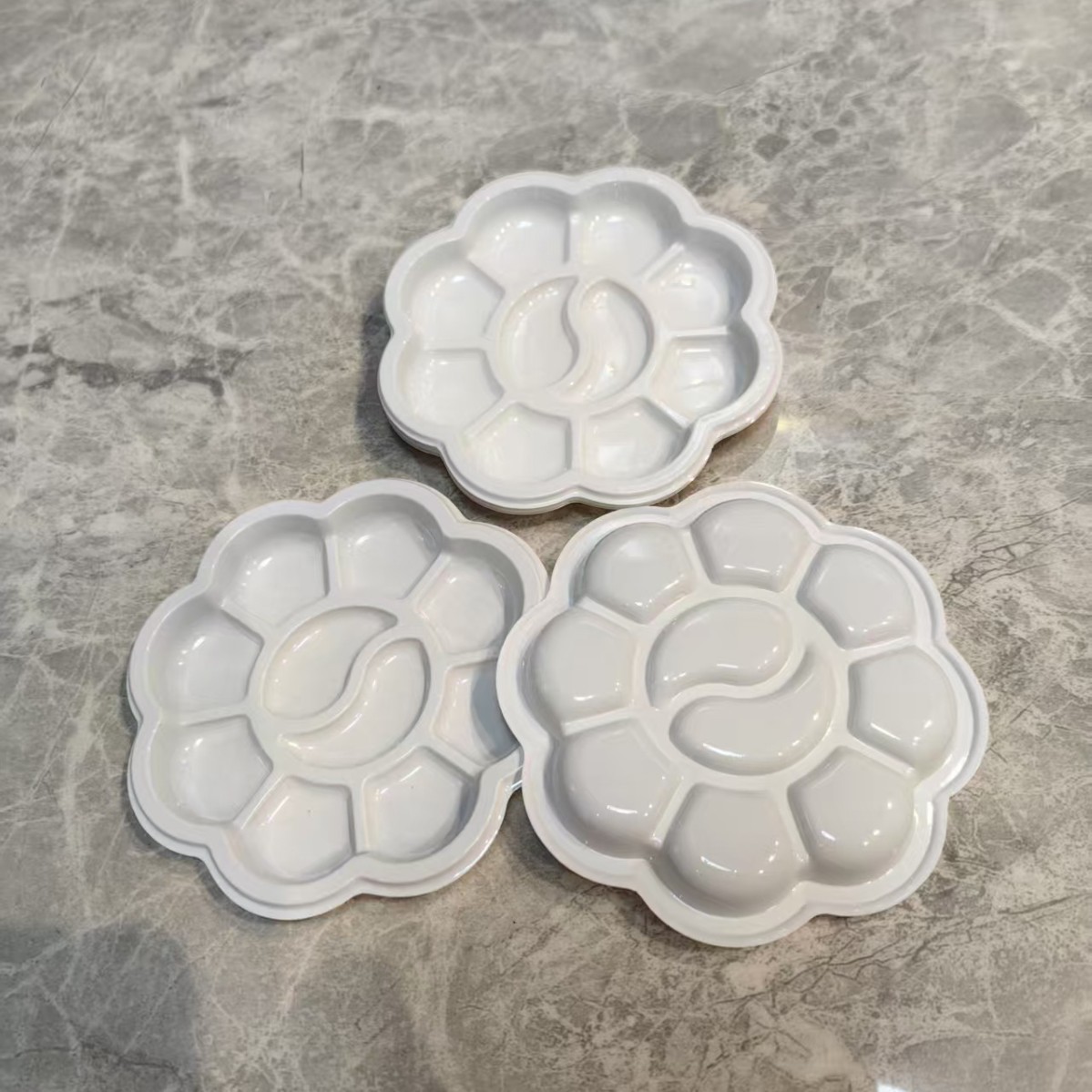 Disposable Palette, No-Wash Gouache Paint Palette, White Plum Blossom Watercolor Paint Dispensing Tray, Painting Art Supplies