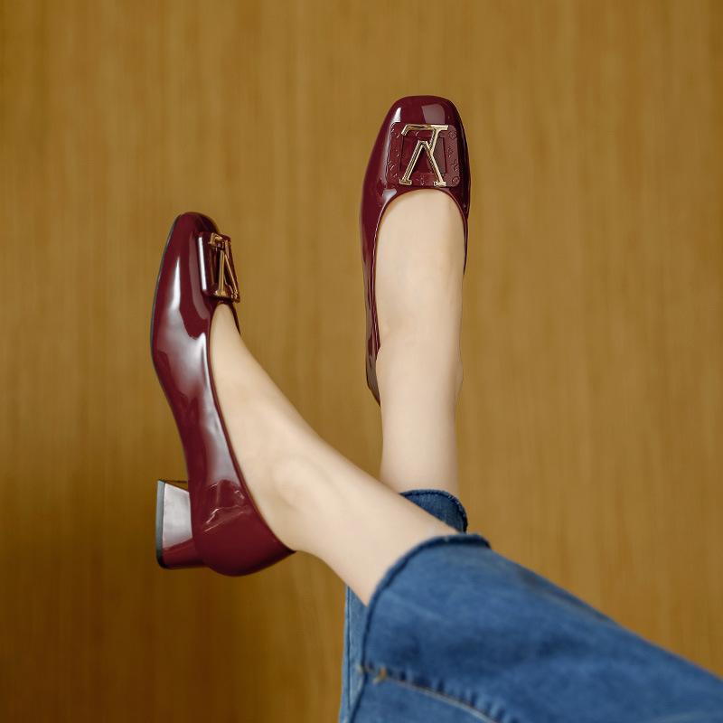 Lv Buckle 2025 New Thick Heel Low Heel Women's Shoes Elegant Square Toe Pumps Super Soft Easy to Wear Versatile All Year Round Shoes
