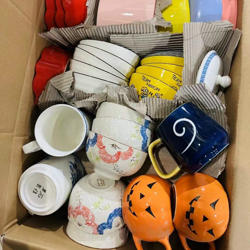 Большая распродажа керамических мисок, тарелок, чашек, различных предметов, уличной торговли, столовой посуды, продуктов, экспортного запаса, остаточных товаров, оптовых поставок