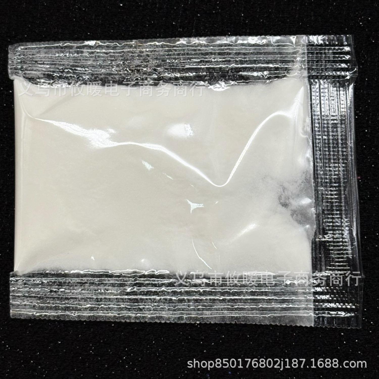 Children's Toy Manufacturer Direct Sales 10g Snow Powder Artificial Snow Christmas Fake Snowflakes Water Turns into Snow Expands When Added with Water