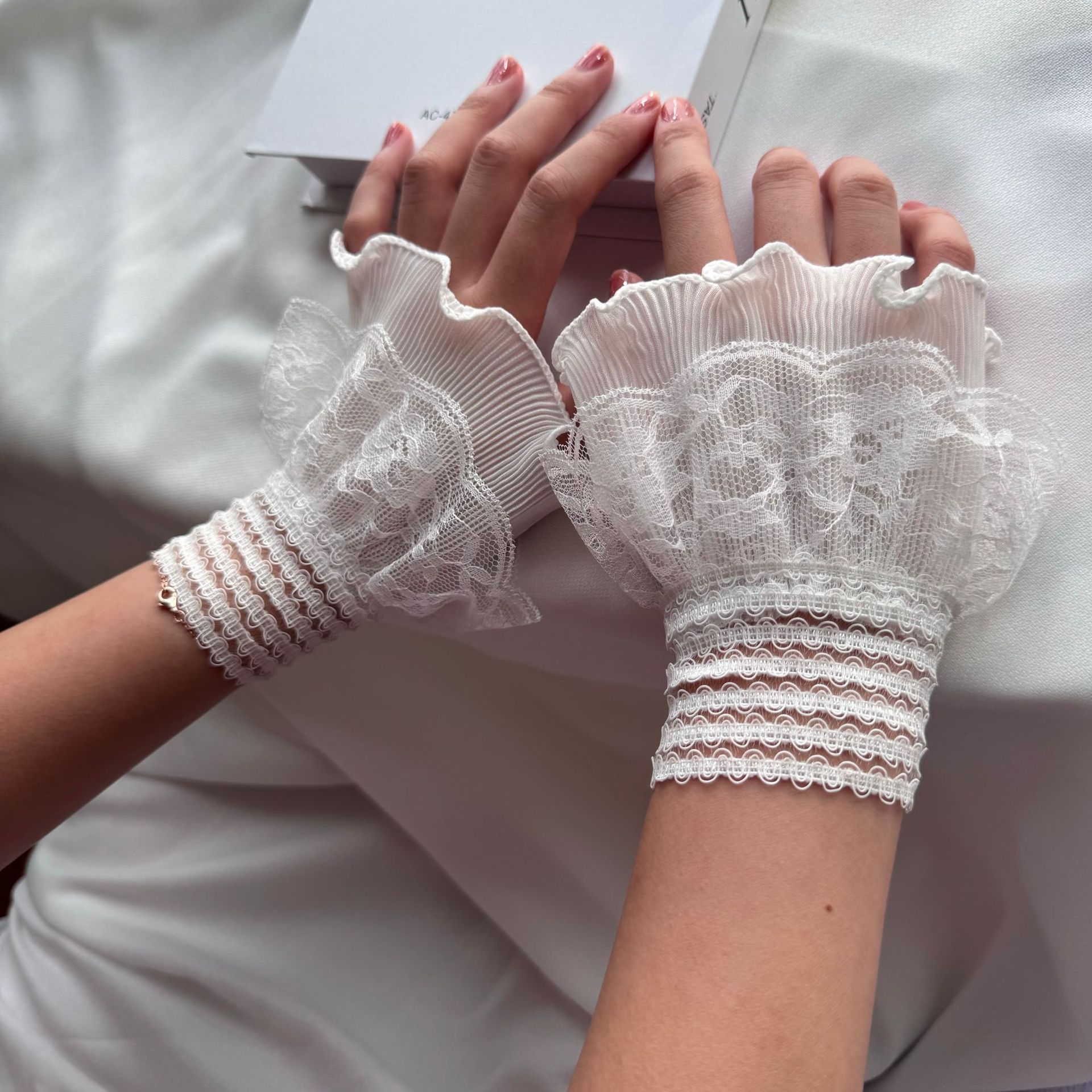high quality Lace Fake Sleeves Women's Spring and Autumn Thin Sweater Sweater Cuff Ladded Accessories Wrist Wrist Fake Cuff