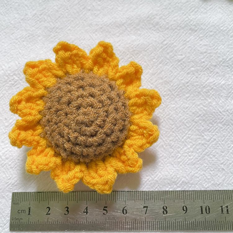 Hand-Knitted Sunflower Head, Simulated Yarn Crochet Flower, DIY Handmade Flower, Three-Dimensional Knitted Sunflower Finished Product