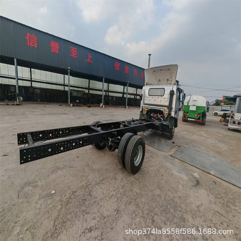 Cross-Border Export of Faw Jiefang Jh6 Chassis Trucks with Four-Wheel Drive in the Front and Eight-Wheel Drive in the Rear, Suitable for Buses