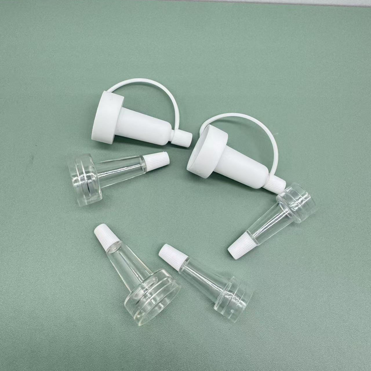 In-Stock Transparent Trumpet Mouthpiece 13 Teeth/20 #   One-Piece Bell-Shaped Odorless Freeze-Dried Powder Dropper in a Vial