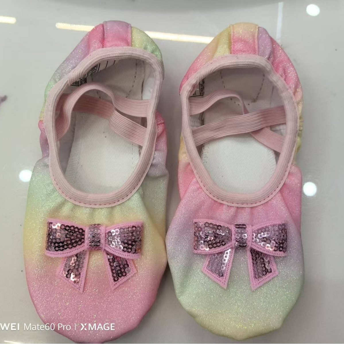 Кросс-бордерные танцевальные туфли с радужным градиентом, мягкая подошва, обувь для практики, блестящие балетные туфли без шнурков