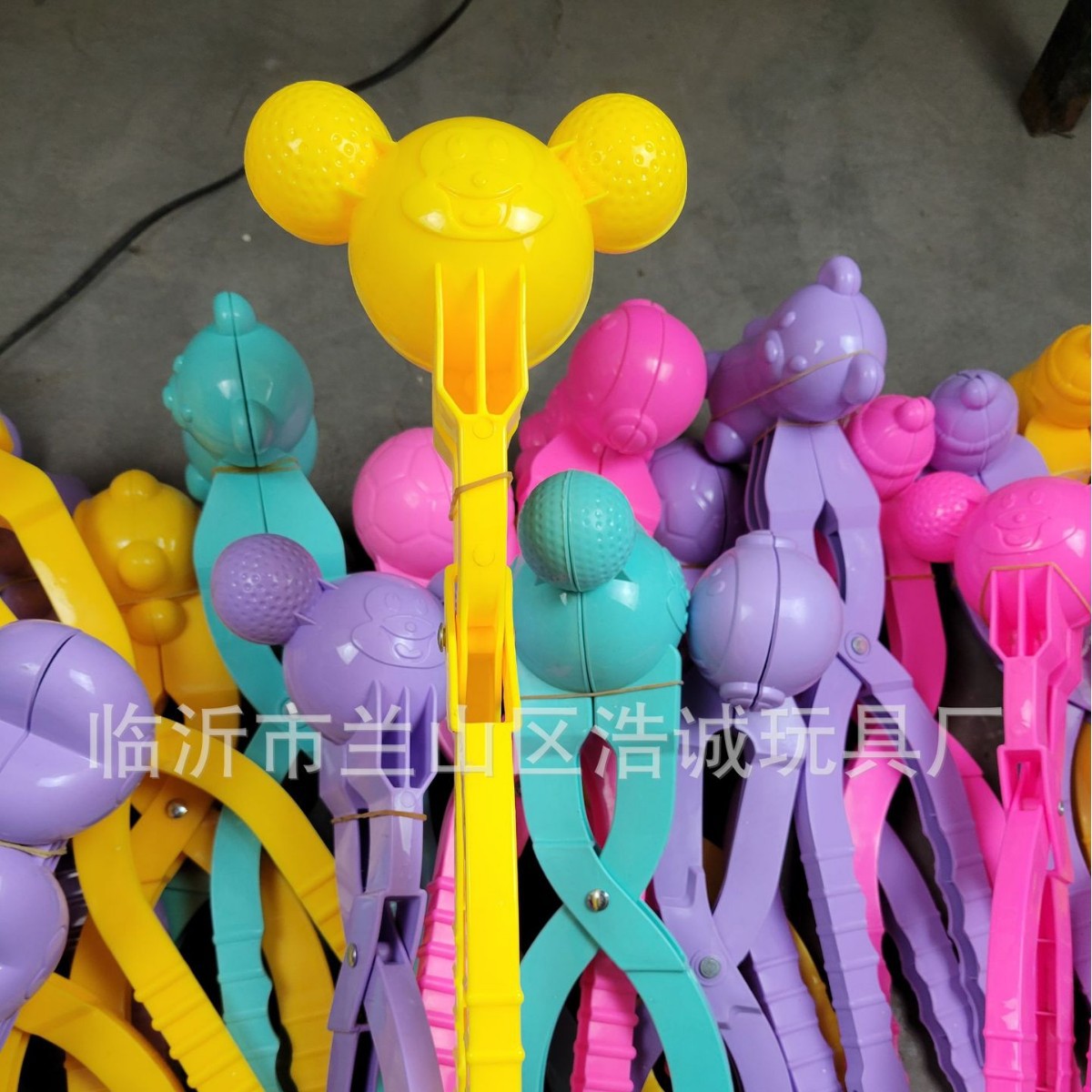 Wholesale Kidsren's Toys Snowball Clip Model Ski Field Amusement Park Supermarket Stall Plastic Clip Sea Beach