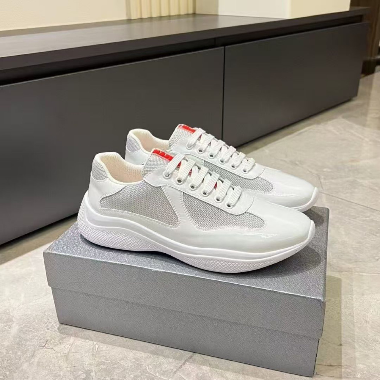 In-Stock, Immediate Dispatch, Export-Quality Americas Cup P Brand Shiny Leather Mesh Breathable Casual Fashion Sports Patent Leather Men's Shoes