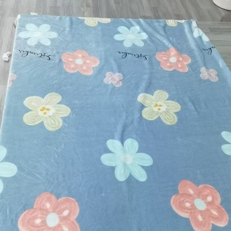 Одеяло из молочного бархата 1.5м, односпальное, по акции 29 юаней, случайные узоры, без возврата или обмена