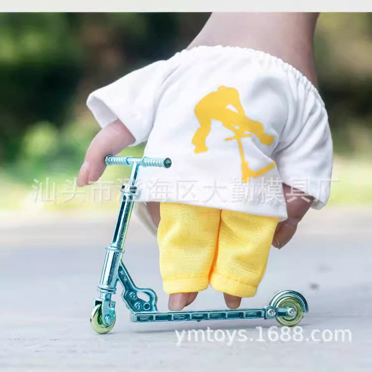 Cross-Border Hot Selling Artificial Mini Finger Scooter Model Kidsren's Toy Car Scooter Team Finger Skateboard