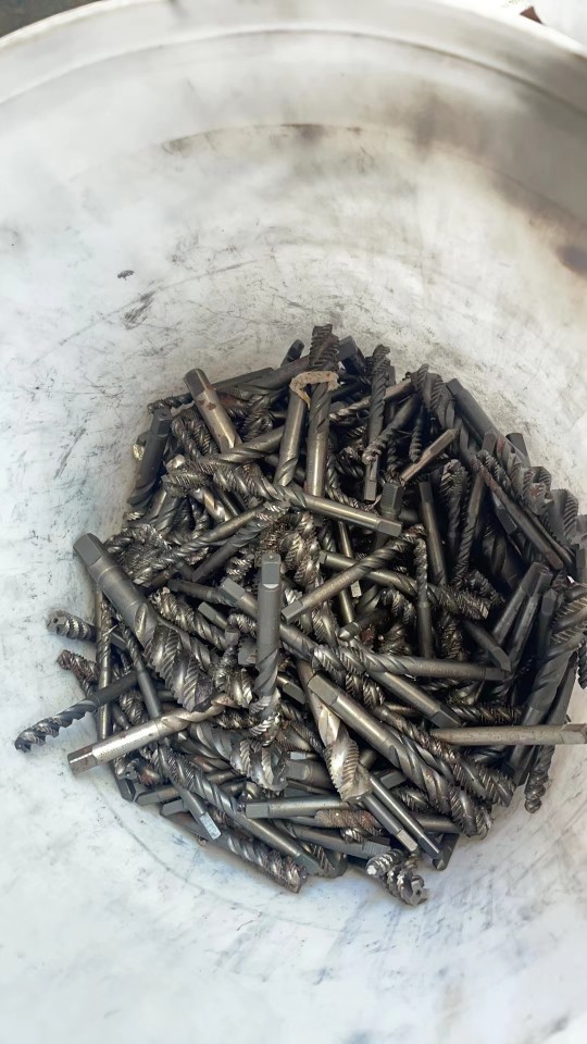 Tungsten Steel Recycling Shield Machine Blades Tungsten Steel Milling Cutter Drill Bit Recycling Large Amount of Recycling Tungsten Steel Containing Tungsten Waste