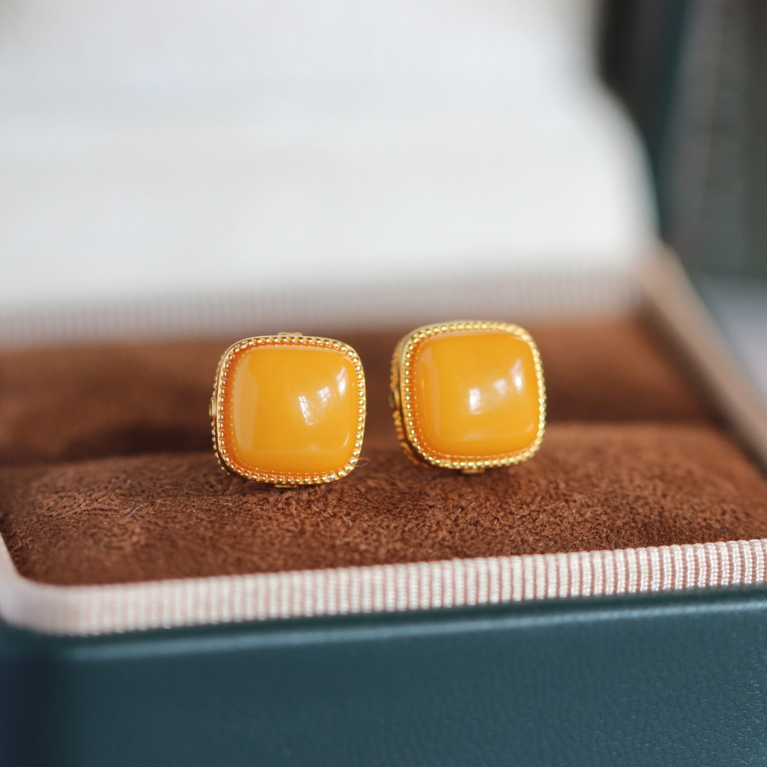 Natural Chicken Oil Yellow Beeswax Earrings, All-Over 925 Silver Genuine Sugar Cube Niche High-End Women's Earrings with Certificate
