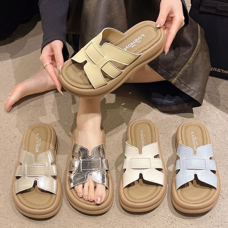 Women's Summer Outer Wear 2025 New Thick-Soled Silver Sandals with Skirts and Non-Slip Sandals for Beach Slippers