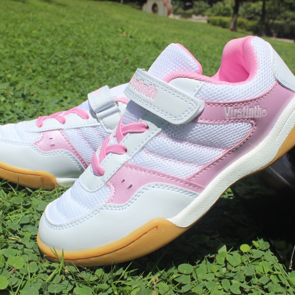 New Men's and Women's Table Tennis Shoes, Lightweight Tendon Sole, Breathable Magic Buckle Badminton Student Training Sports Shoes