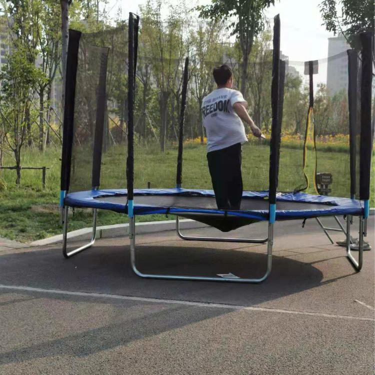 Source Factory Customized Children's Trampoline Outdoor Amusement Facilities Jumping Bed Park Large Entertainment Trampoline Bungee