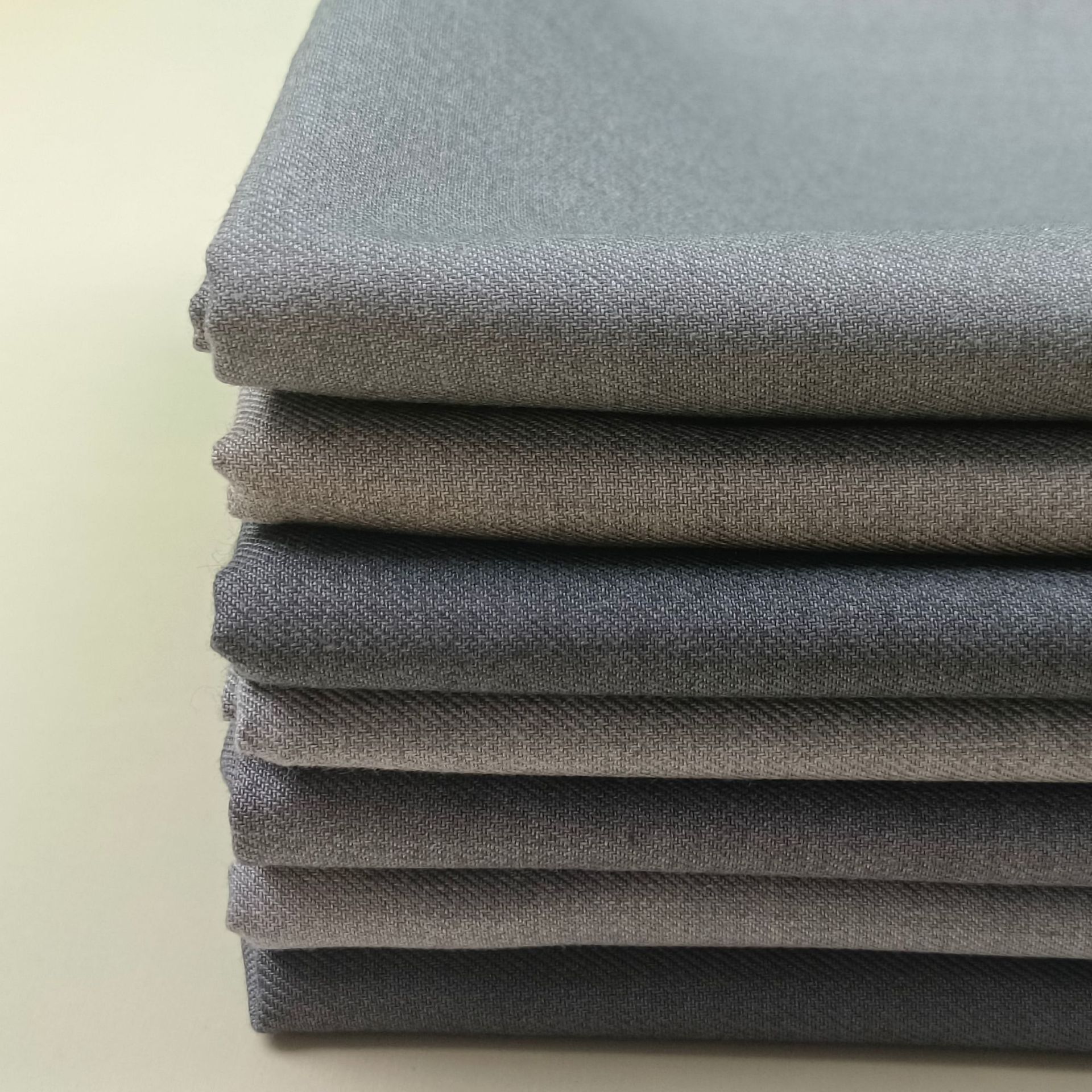 Manufacturer's In-Stock 360g Four-Season Unisex Suit and Trousers Twill Fabric Polyester Viscose Tr Fabric Fine Woven