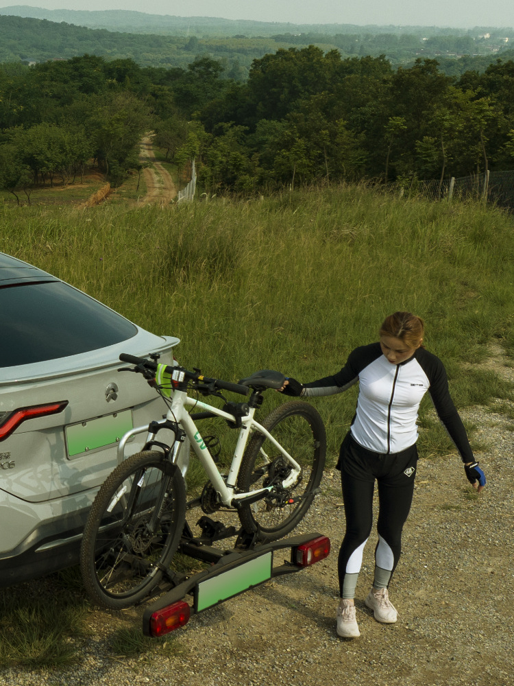 European-Style Foldable Rear Tow Bicycle Rack European-Style Trailer Hook Vehicle-Mounted Bicycle Rack with Light