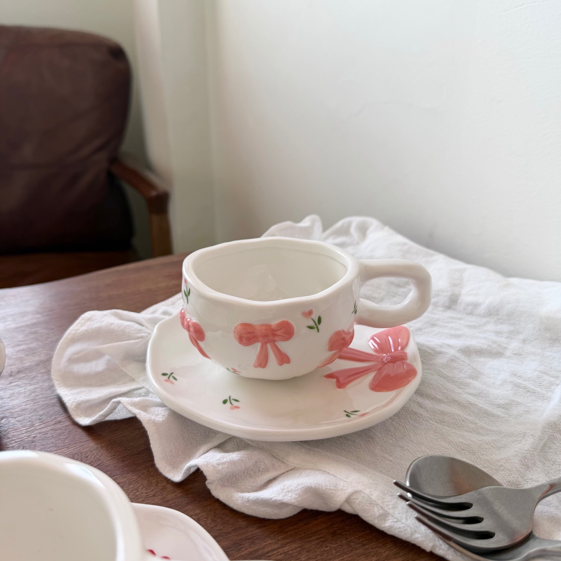 Korean Ins Style Embossed Handmade Bow Ceramic Coffee Cup and Saucer Hand-Kneaded Asymmetrical Cup and Saucer Dessert Plate